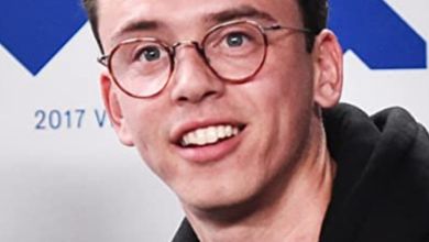 Watch Logic Charm Fans By Bringing Disabled Fan On Stage 5