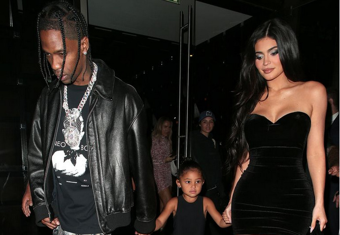 Kylie Jenner And Stormi Dazzle During Family Date Night » Ubetoo