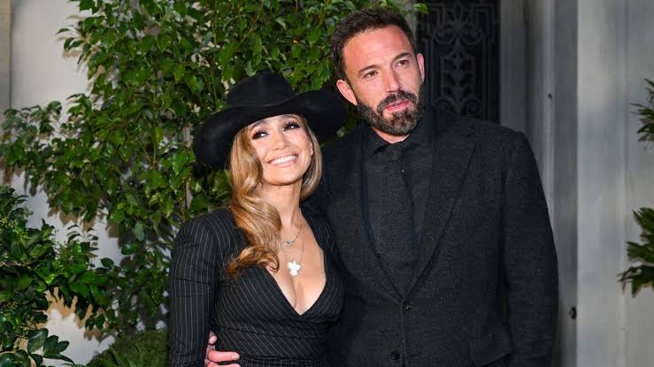 Shopping For Cowboy Hats In Advance Of Halloween Is Fun For Jennifer Lopez And Ben Affleck 1