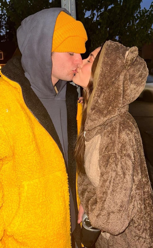 Justin Bieber Posts A Romantic Photo Of Himself And Wife, Hailey Bieber, Kissing 2