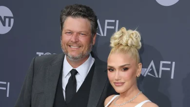 Gwen Stefani &Amp; Blake Shelton Pick Flowers And Pumpkins Together On Their Ranch For Fall; Share Adorable Video 6