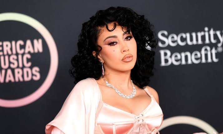 Kali Uchis' &Quot;Orquideas&Quot; Becomes Her First No. 1 On The Top Album Sales Chart 1