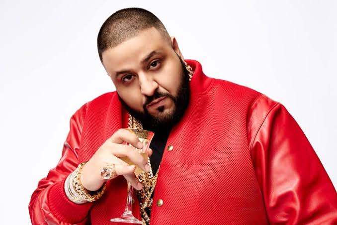 Dj Khaled Carried By Security To Avoid Getting His Shoes Dirty 1