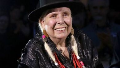 Joni Mitchell Brings Her Music Library Back To Spotify After Boycotting The Streaming Service In 2022 1