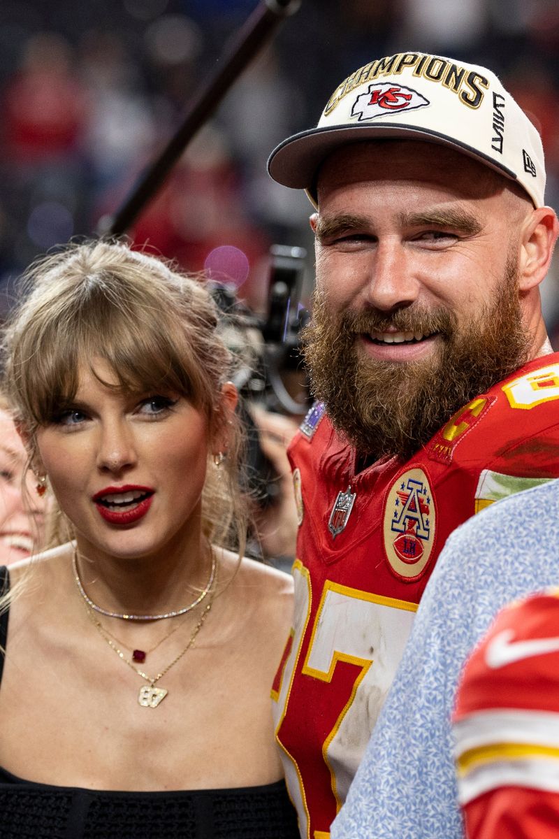 Fans Agog For Taylor Swift'S Performance With Cameo By Travis Kelce 7