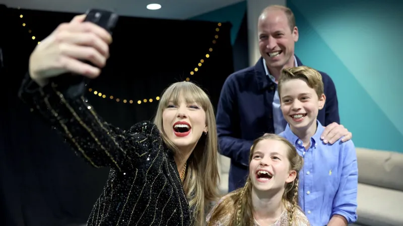 Taylor Swift Takes A Selfie With The Royal Family At Her Wembley Concert 2
